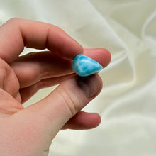 Load image into Gallery viewer, Top Quality Larimar Tumble with Amazing Chatoyancy B
