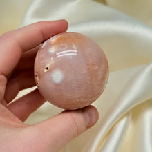 Load image into Gallery viewer, Carnelian Palmstone with Orca Agate D
