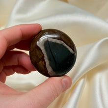 Load image into Gallery viewer, Polychrome Jasper Palmstone M
