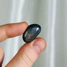Load image into Gallery viewer, Flashy Sapphire Pocket Stone B
