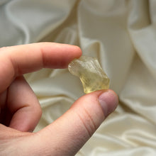 Load image into Gallery viewer, Libyan Desert Glass Specimen E
