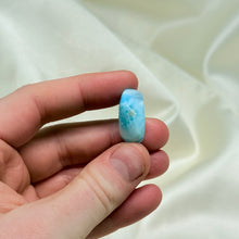 Load image into Gallery viewer, Top Quality Larimar Tumble with Amazing Chatoyancy C
