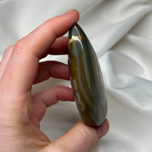 Load image into Gallery viewer, Brazilian Agate Flame A (128g)
