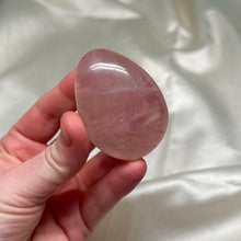 Load image into Gallery viewer, Star Rose Quartz Palmstone A
