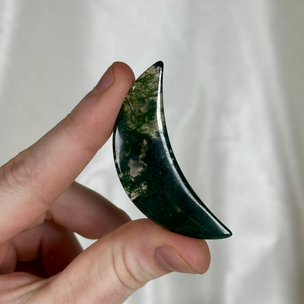 Moss Agate Moon Carving K