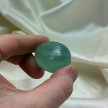 Load image into Gallery viewer, Fluorite Egg C
