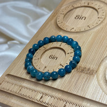 Load image into Gallery viewer, Flashy Blue Apatite Stretch Bracelets size 6
