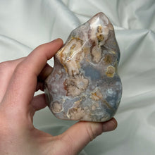 Load image into Gallery viewer, Abstract Flower Agate Flame
