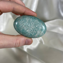 Load image into Gallery viewer, Super Flashy Amazonite Palmstone E
