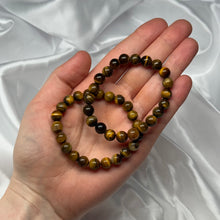 Load image into Gallery viewer, Tigers Eye Stretch Bracelet 6” wrist
