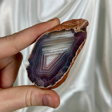 Load image into Gallery viewer, Moody Agate Specimen
