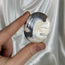 Load image into Gallery viewer, Druzy Orca Agate Palmstone
