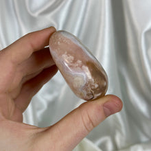 Load image into Gallery viewer, Flower Agate Palmstone C
