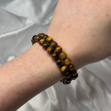 Load image into Gallery viewer, Tigers Eye Stretch Bracelet 6” wrist
