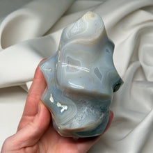 Load image into Gallery viewer, 1lb14oz Pastel Orca Agate Flame with Cave and Wild Banding/Parallax Effect

