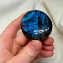 Load image into Gallery viewer, Deep Blue Flash Labradorite Palmstone
