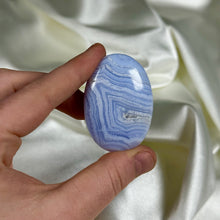 Load image into Gallery viewer, Blue Lace Agate Palmstone A
