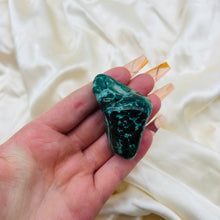 Load image into Gallery viewer, Malachite With Chrysocolla Freeform 6
