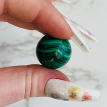Load image into Gallery viewer, Top Quality Malachite Sphere 3
