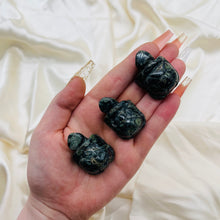 Load image into Gallery viewer, ONE Kambaba Jasper Turtle Carving

