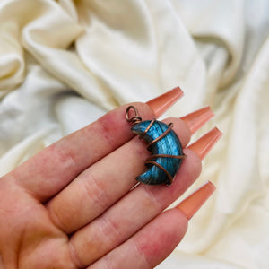 “Kristyn” Labradorite Wire Wrapped Pendant