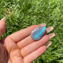 Load image into Gallery viewer, Top Quality Labradorite Cabochon 7
