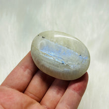 Load image into Gallery viewer, Moonstone Palmstone 4
