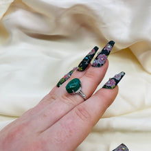Load image into Gallery viewer, Malachite Sterling Silver Ring Style 4
